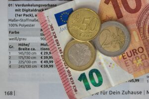 Couponing vs Cashback Apps (2026): Which Saves You More Money?