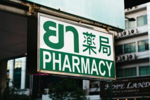 CVS vs Walgreens (2026): Which Pharmacy Has Better Rewards and Deals?
