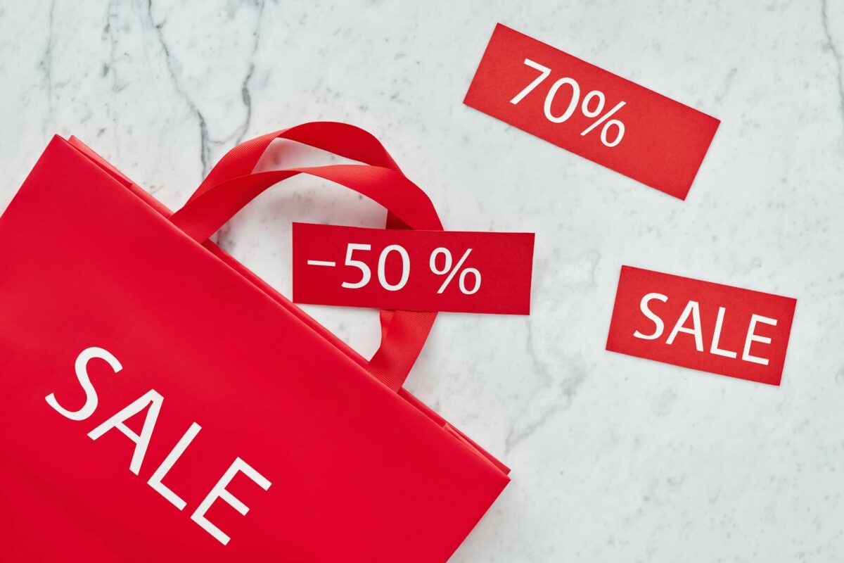 outlet shopping vs online deals